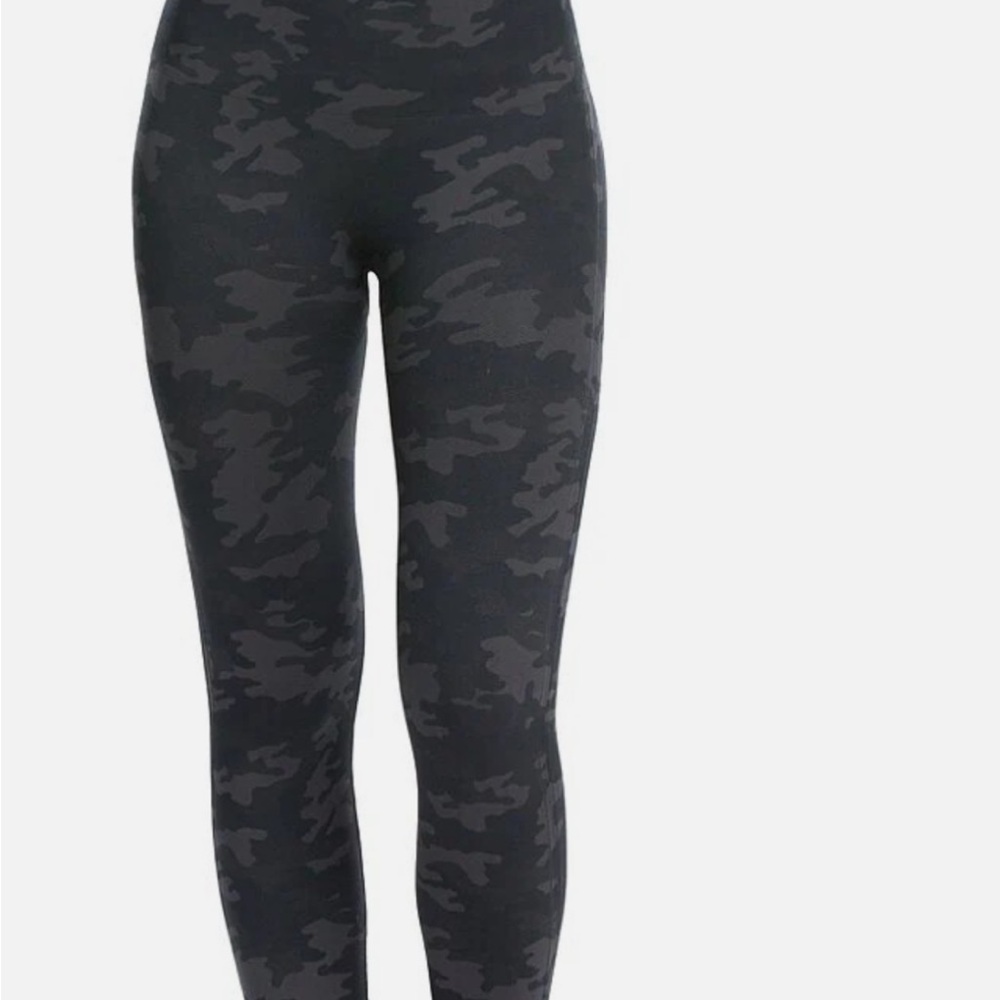 SPANX Dark Camo Leggings - Black and Gray